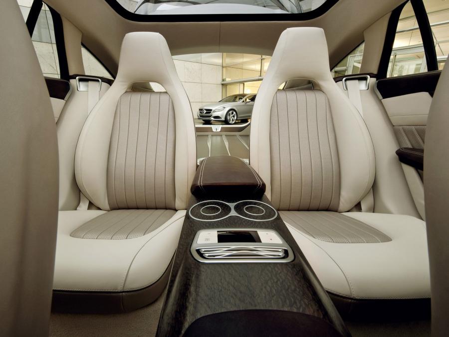  Mercedes-Benz Shooting Break Concept 2010 года  (фото 11 из 65)